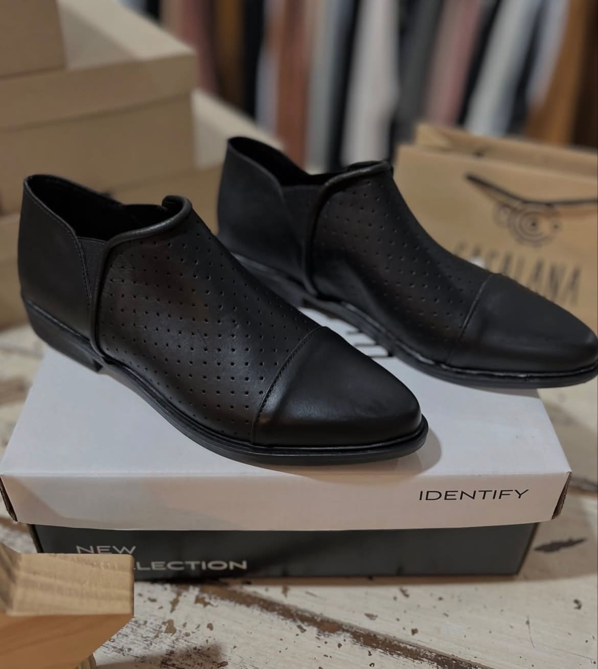 Zapato Negro Calado